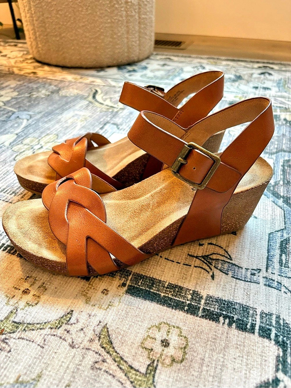 NWOT Comfortiva Erena Brown Leather Wedge Sandals